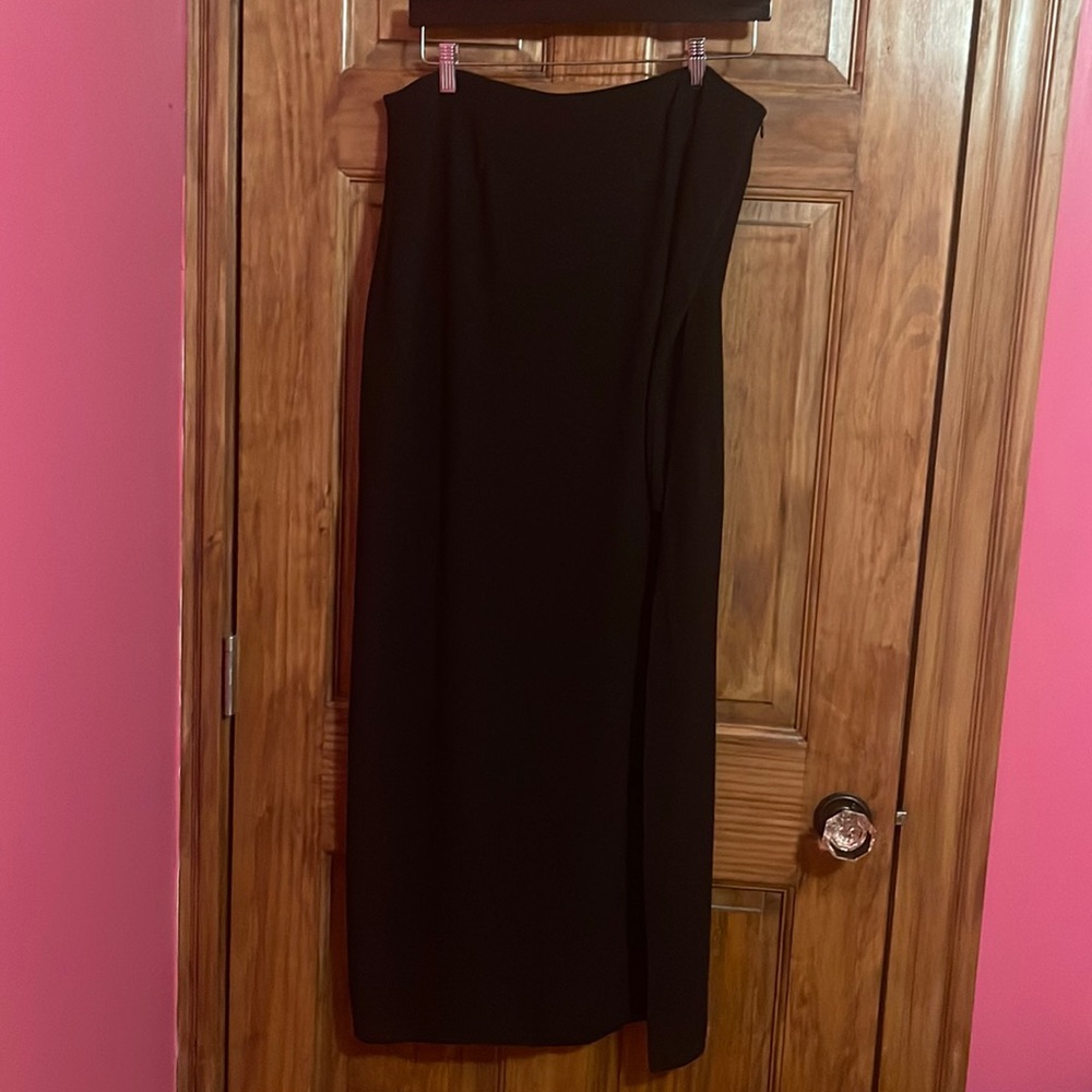 XL Forever 21+ size extra large, high/low skirt in Black